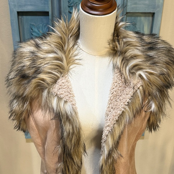 Faux Fur Trimmed Tan Vest - Picture 2 of 16